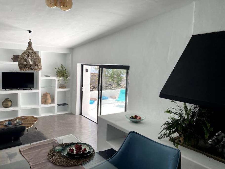 Cosy Finca, Sea Views, Jacuzzi Holiday home La Asomada (Lanzarote)
