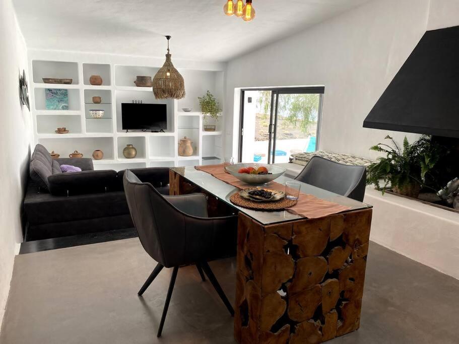 Holiday home Cosy Finca, Sea Views, Jacuzzi La Asomada (Lanzarote)